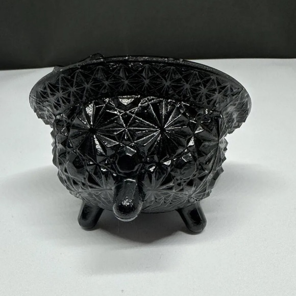 L. E. Smith  Black Amethyst Daisy Button Cigarette Ashtray - Picture 3 of 7